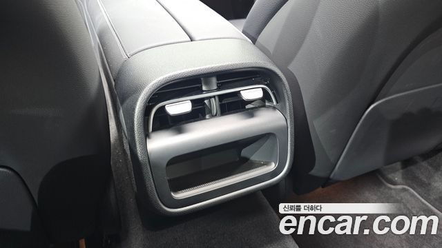 Mercedes-Benz E-Class 2025 — photo 32