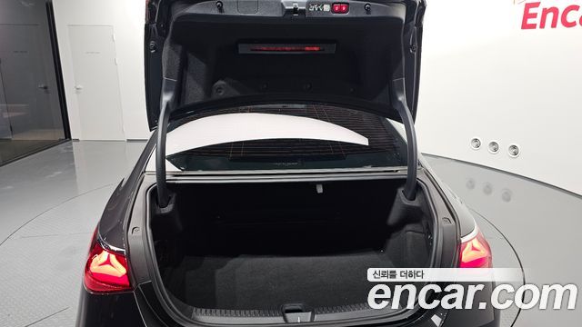 Mercedes-Benz E-Class 2025 — photo 34