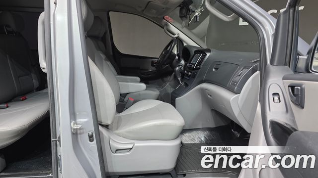 Hyundai Starex 2017 — photo 10