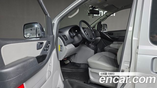 Hyundai Starex 2017 — photo 11
