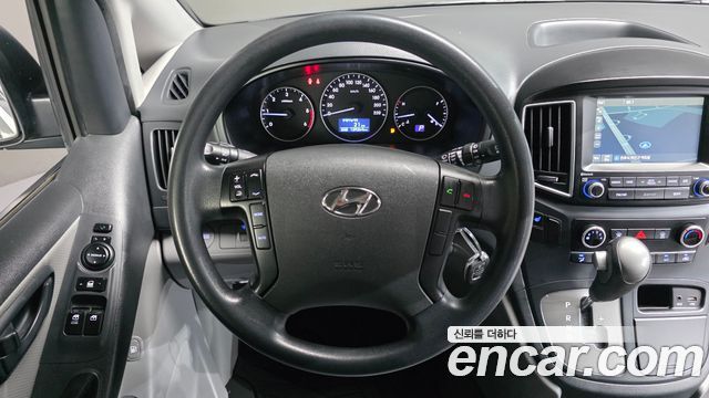 Hyundai Starex 2017 — photo 14