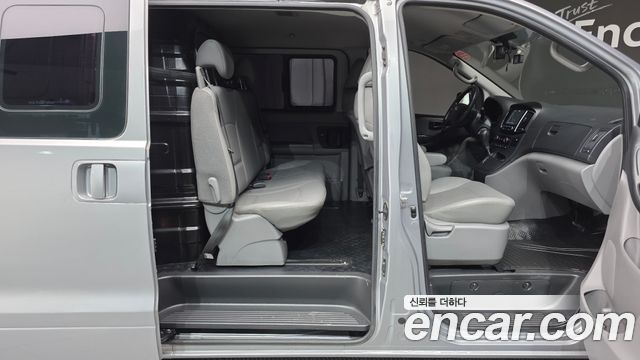 Hyundai Starex 2017 — photo 18