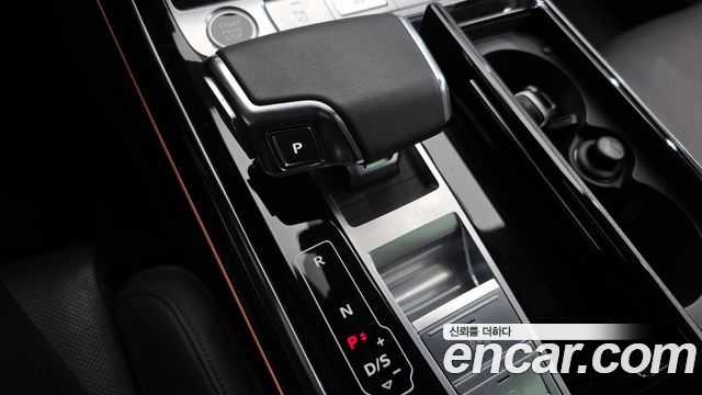 Audi A8 2023 — photo 9