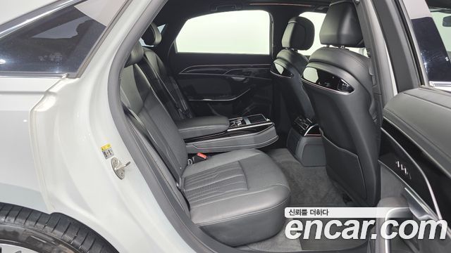 Audi A8 2023 — photo 12