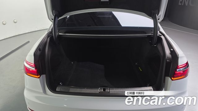 Audi A8 2023 — photo 20