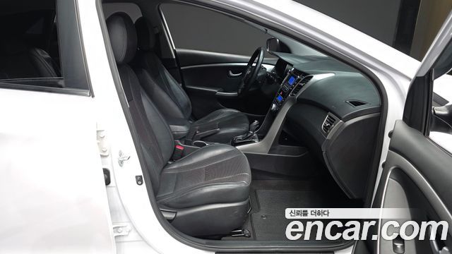 Hyundai i30 2015 — photo 11