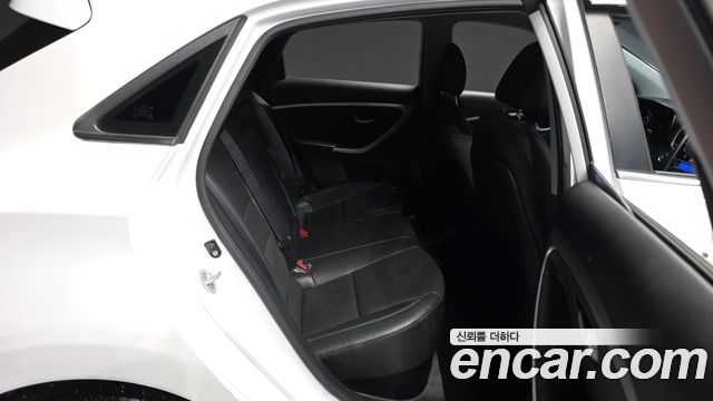 Hyundai i30 2015 — photo 12