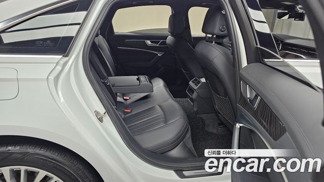 Audi A6 2021 — photo 17