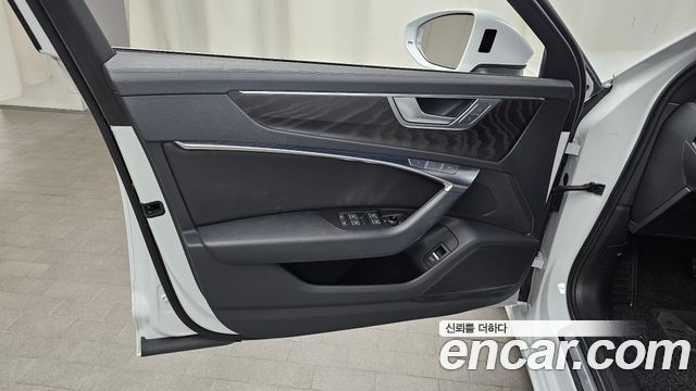 Audi A6 2021 — photo 14