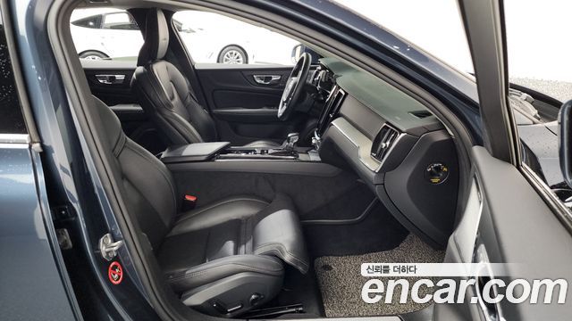 Volvo S60 2020 — photo 11