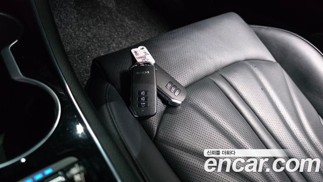 Kia K5 2022 — photo 16