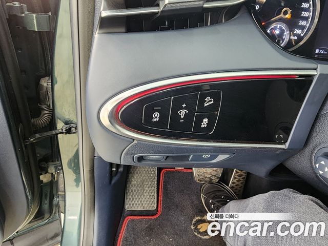 Genesis GV70 2021 — photo 13