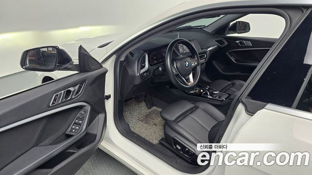 BMW 2-Series 2021 — photo 17