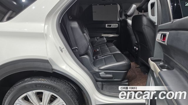 Ford Explorer 2021 — photo 17