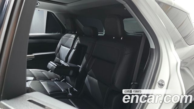Ford Explorer 2021 — photo 18