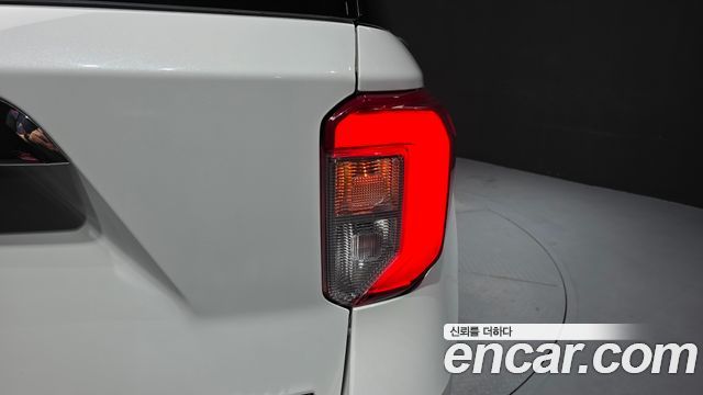 Ford Explorer 2021 — photo 9