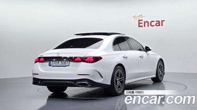 Mercedes-Benz E-Class 2026 — photo 2