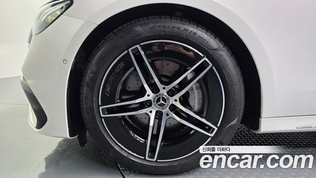 Mercedes-Benz E-Class 2026 — photo 5