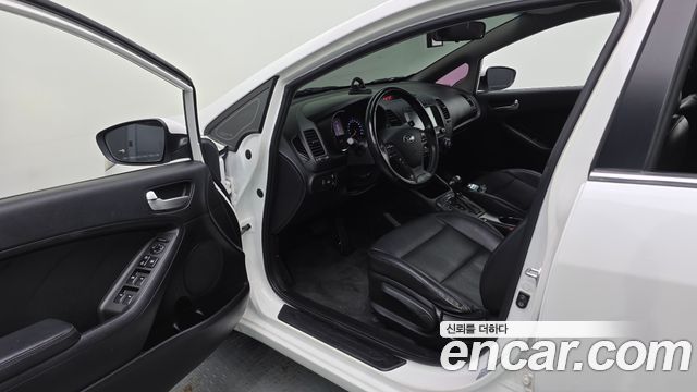 Kia K3 2014 — photo 10