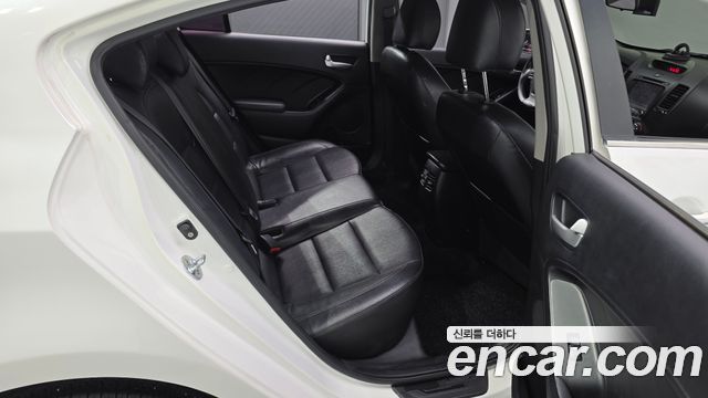 Kia K3 2014 — photo 11