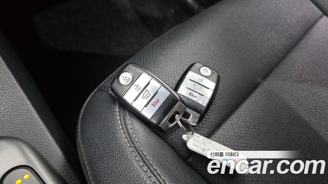 Kia K3 2014 — photo 17