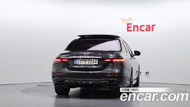 Mercedes-Benz E-Class 2023 — photo 4