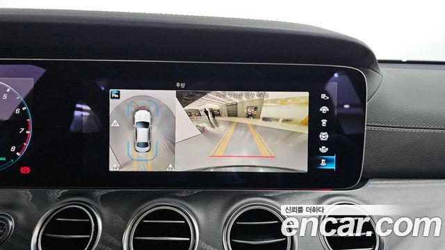 Mercedes-Benz E-Class 2023 — photo 19