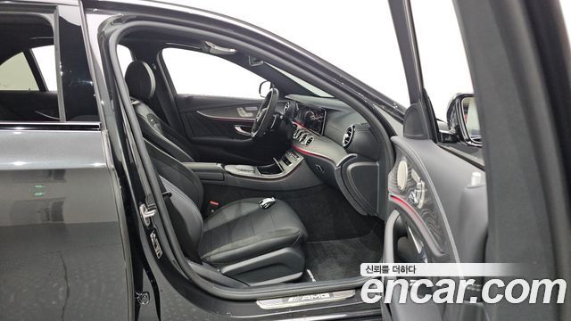 Mercedes-Benz E-Class 2023 — photo 24