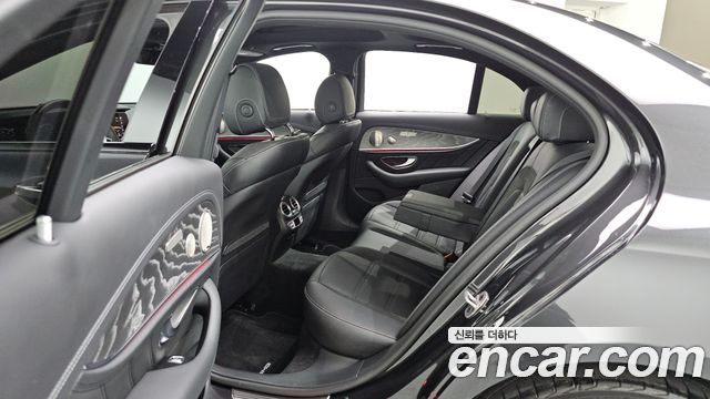 Mercedes-Benz E-Class 2023 — photo 25