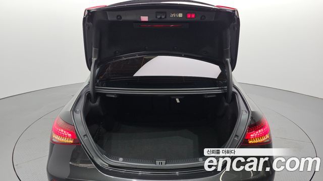 Mercedes-Benz E-Class 2023 — photo 26