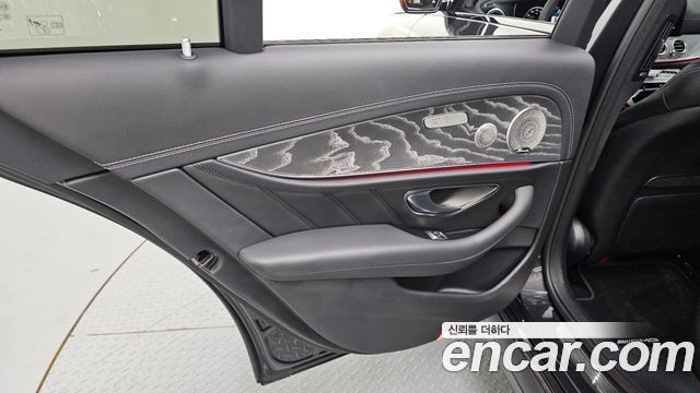 Mercedes-Benz E-Class 2023 — photo 15