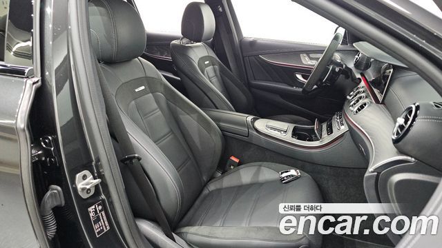 Mercedes-Benz E-Class 2023 — photo 16
