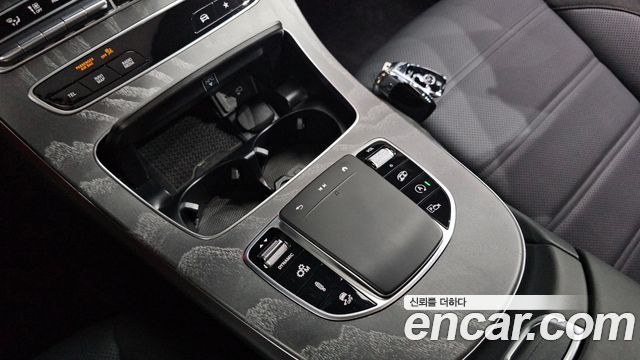 Mercedes-Benz E-Class 2023 — photo 28