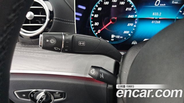 Mercedes-Benz E-Class 2023 — photo 29