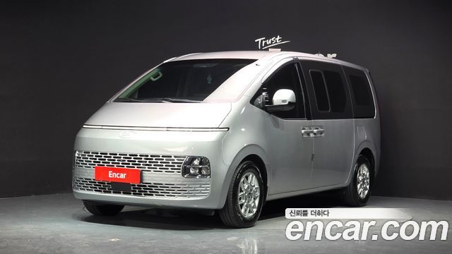 Hyundai Staria 2025 — photo 1