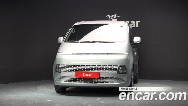 Hyundai Staria 2025 — photo 3