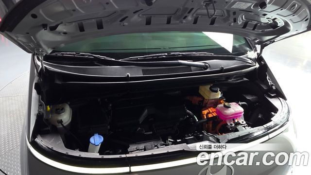 Hyundai Staria 2025 — photo 6