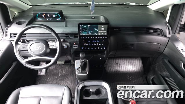 Hyundai Staria 2025 — photo 10