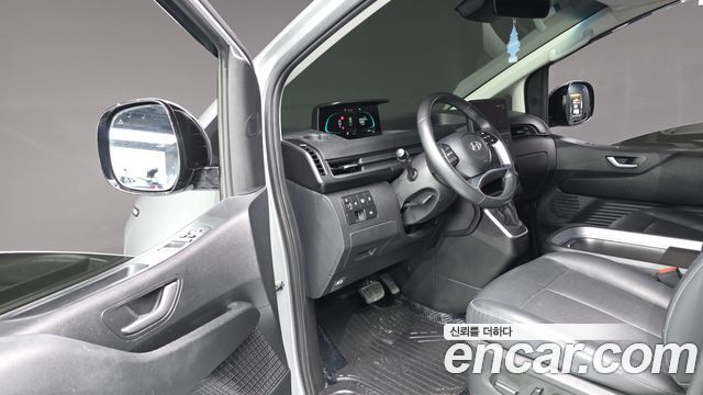 Hyundai Staria 2025 — photo 13