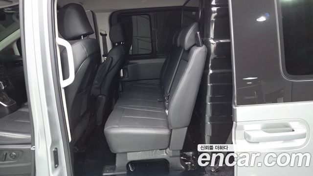 Hyundai Staria 2025 — photo 18
