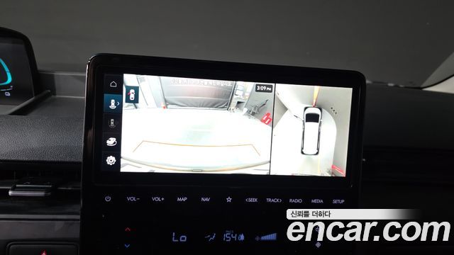 Hyundai Staria 2025 — photo 21