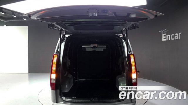 Hyundai Staria 2025 — photo 24