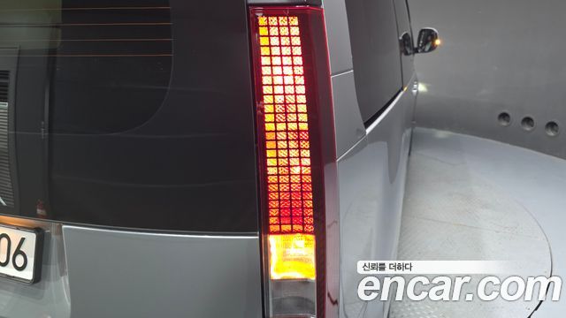 Hyundai Staria 2025 — photo 9