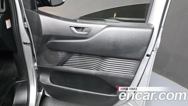 Hyundai Staria 2025 — photo 14