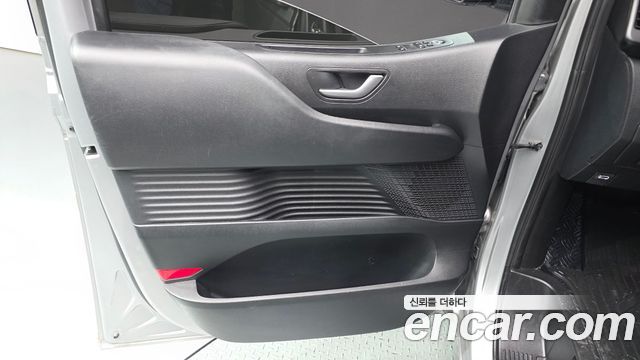 Hyundai Staria 2025 — photo 15