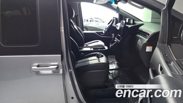 Hyundai Staria 2025 — photo 16