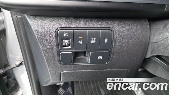 Hyundai Staria 2025 — photo 27