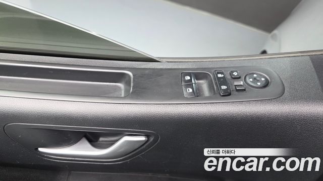 Hyundai Staria 2025 — photo 29