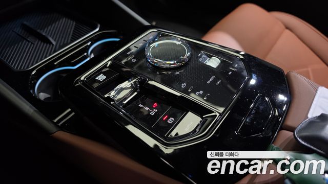 BMW 5-Series 2025 — photo 9