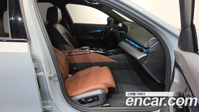 BMW 5-Series 2025 — photo 11